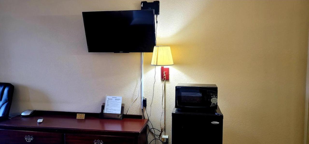 Regency Travel Inn Hayti Buitenkant foto