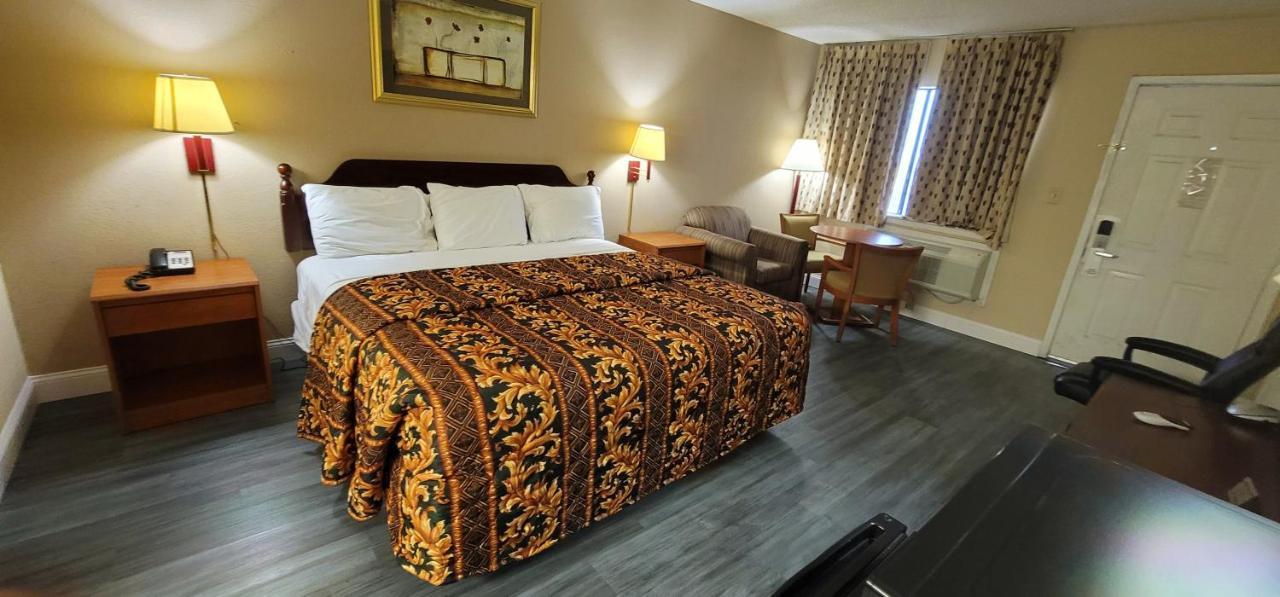 Regency Travel Inn Hayti Buitenkant foto