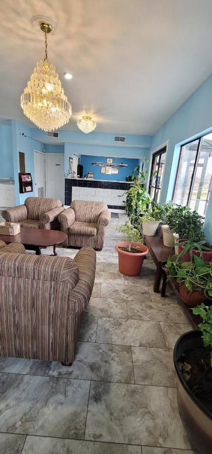 Regency Travel Inn Hayti Buitenkant foto