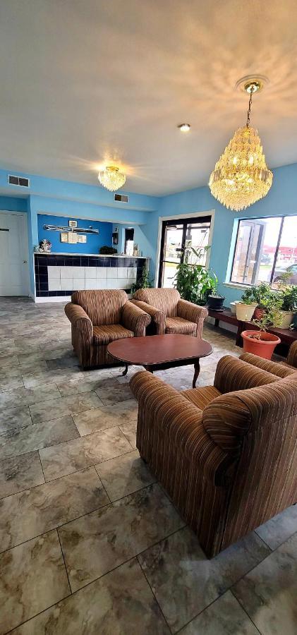 Regency Travel Inn Hayti Buitenkant foto