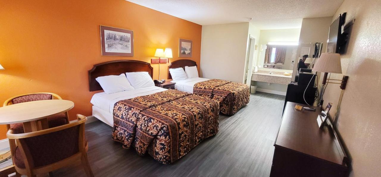 Regency Travel Inn Hayti Buitenkant foto