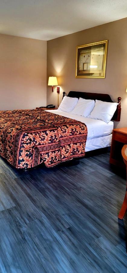 Regency Travel Inn Hayti Buitenkant foto