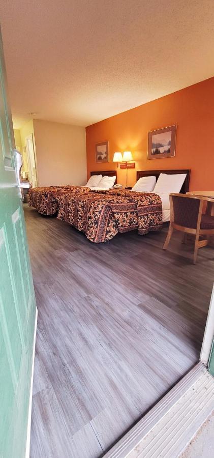 Regency Travel Inn Hayti Buitenkant foto