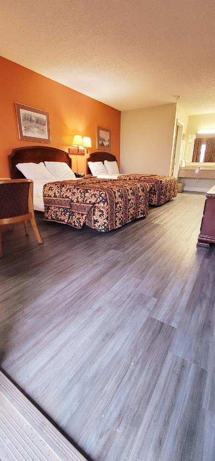 Regency Travel Inn Hayti Buitenkant foto