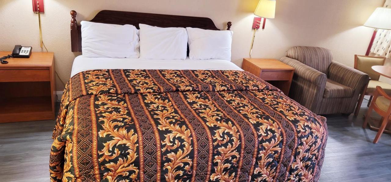 Regency Travel Inn Hayti Buitenkant foto